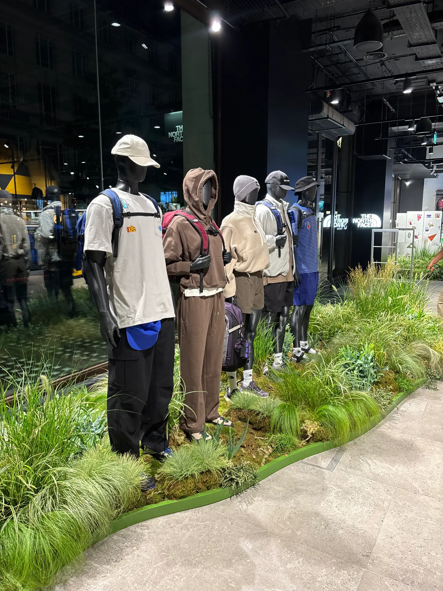 Window Line, Retail, Installation